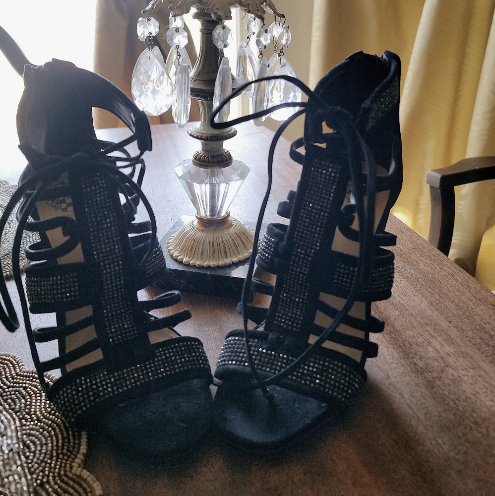 NWOT Vince Camuto embellished suade caged strappy heels, size 7M